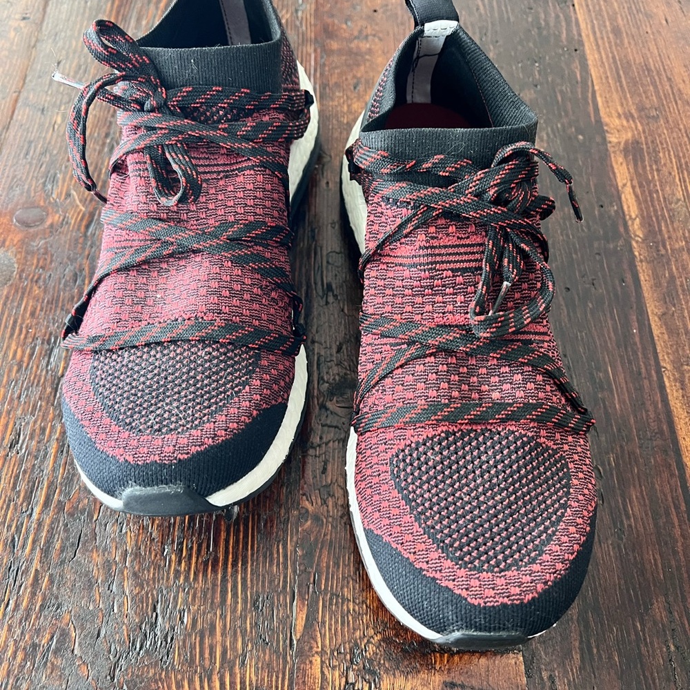 Adidas by Stella McCartney Size 8, never worn but I don't have box. Perfect!